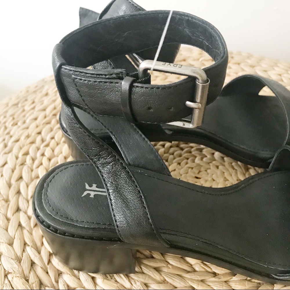 FRYE Cindy Black Leather Buckle Sandals Size 7 - Picture 6 of 8